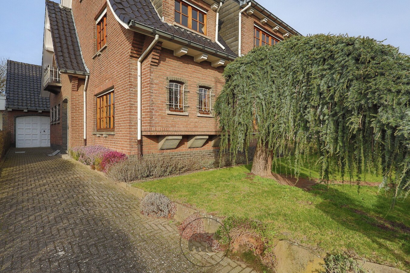 Woning met karakter en uitzicht op de velden nabij centrum Aalst 