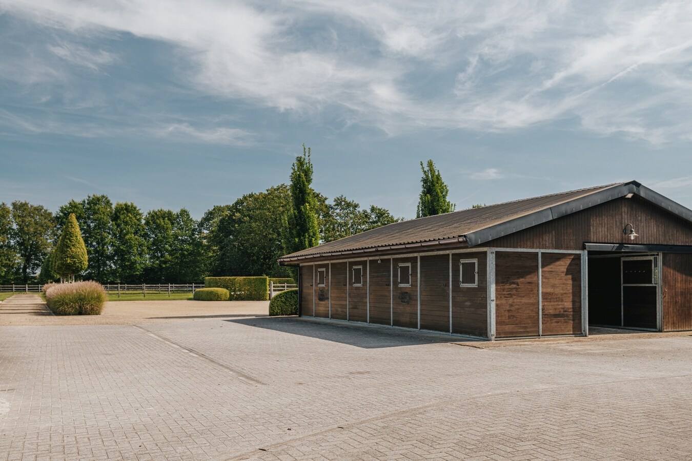Exclusive equestrian accommodation on approx. 2,5 ha/6,18 acres in Geel (Antwerp region) 