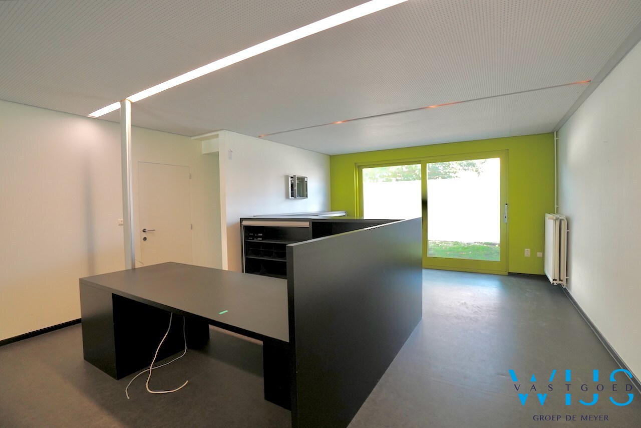 Ruim handelspand in de hoofdstraat van Ertvelde ! 