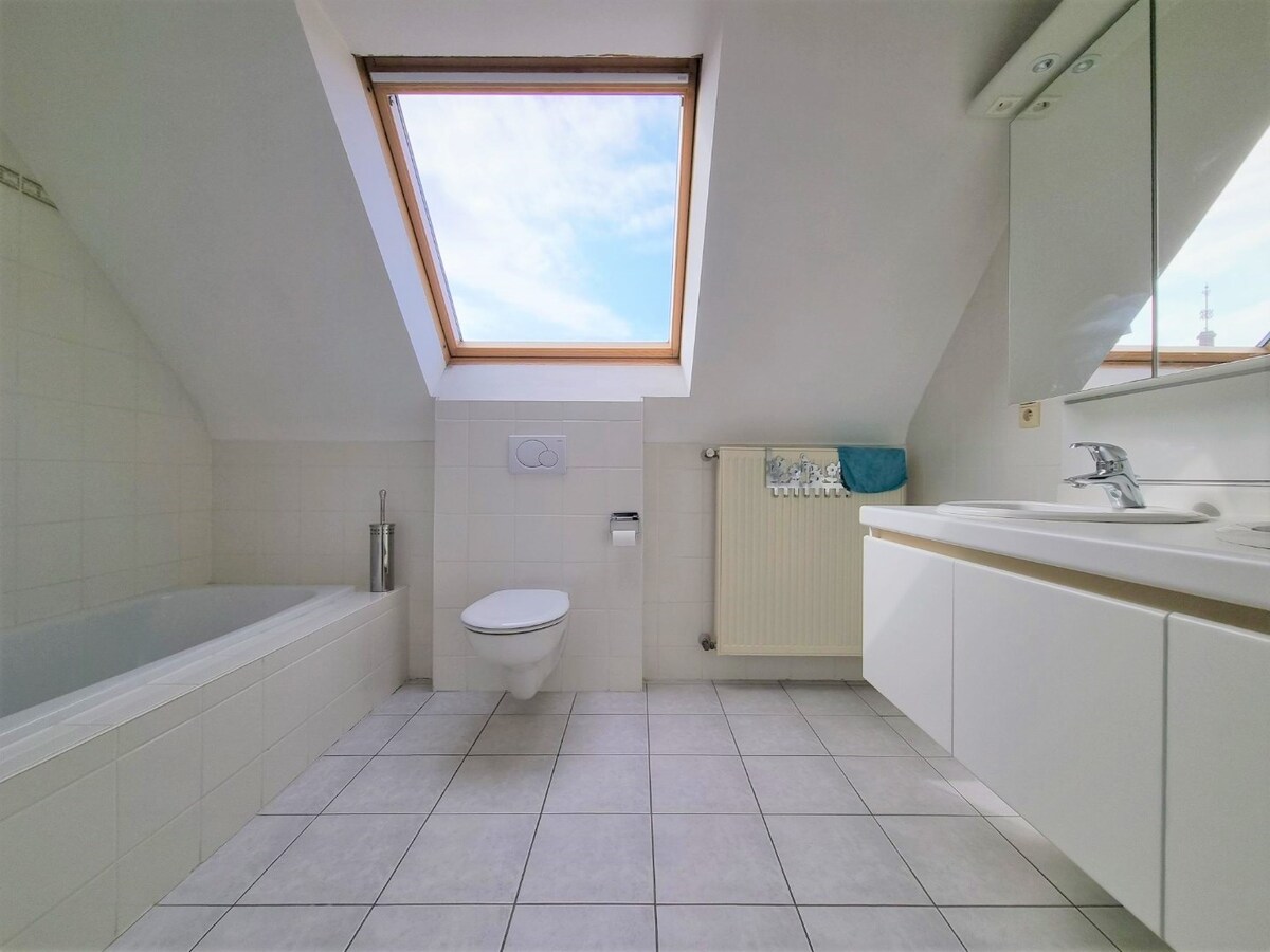 Zeer goed gelegen, gezellig appartement met grote terrassen te Heist 