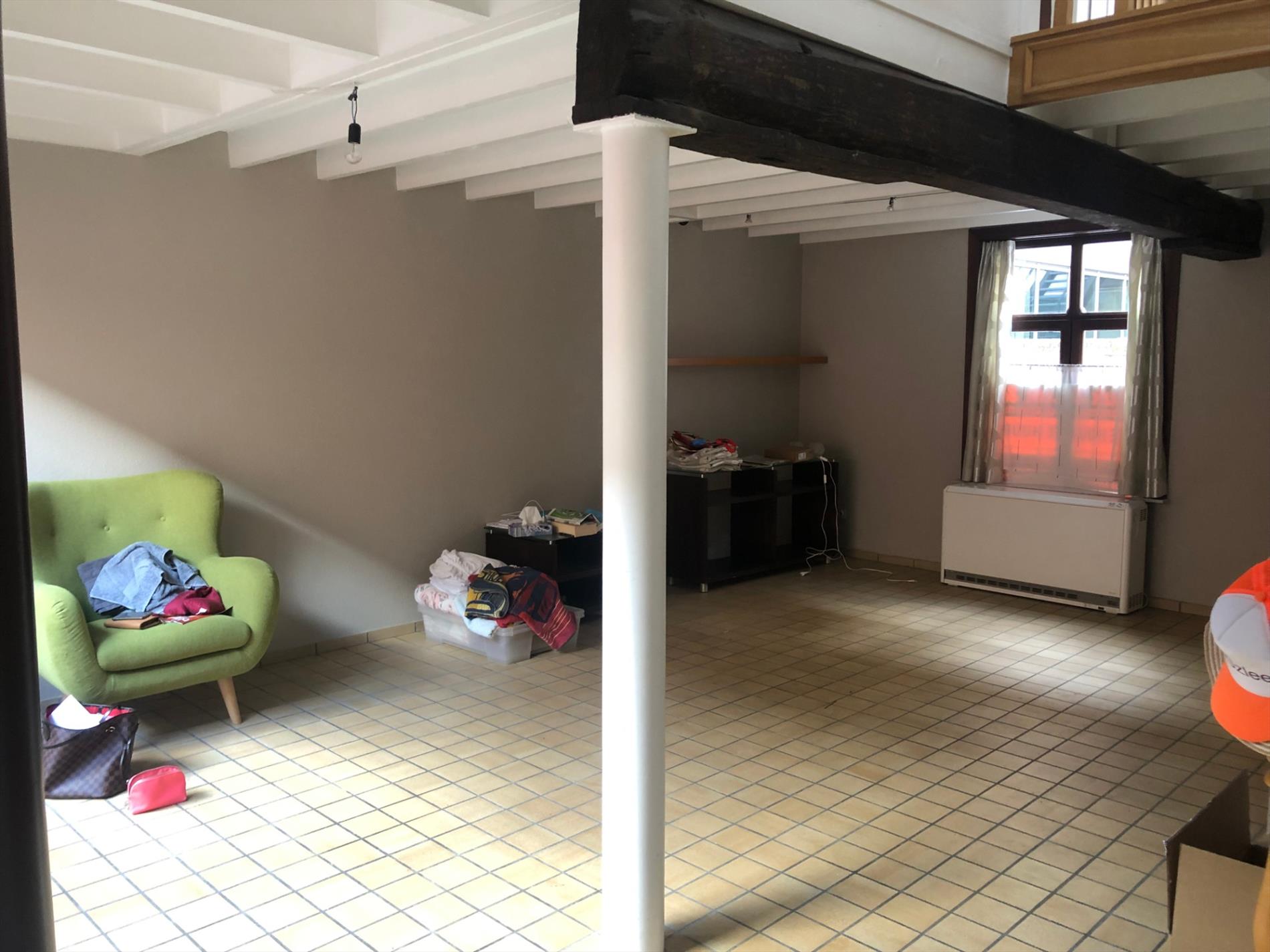 Gezellige rijwoning met terras 