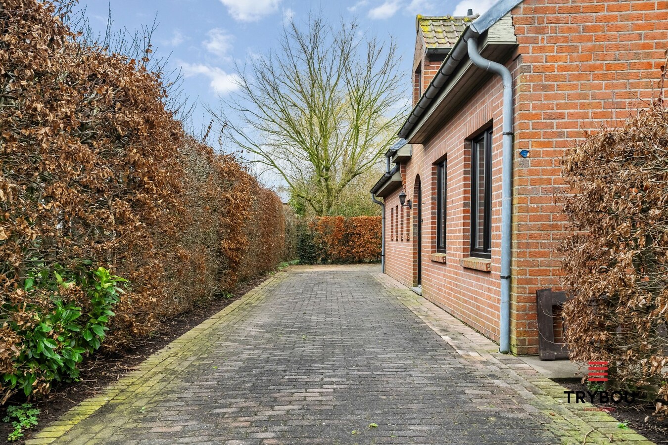 Rustig gelegen, vrijstaande woning aan de rand van het centrum van Merkem 