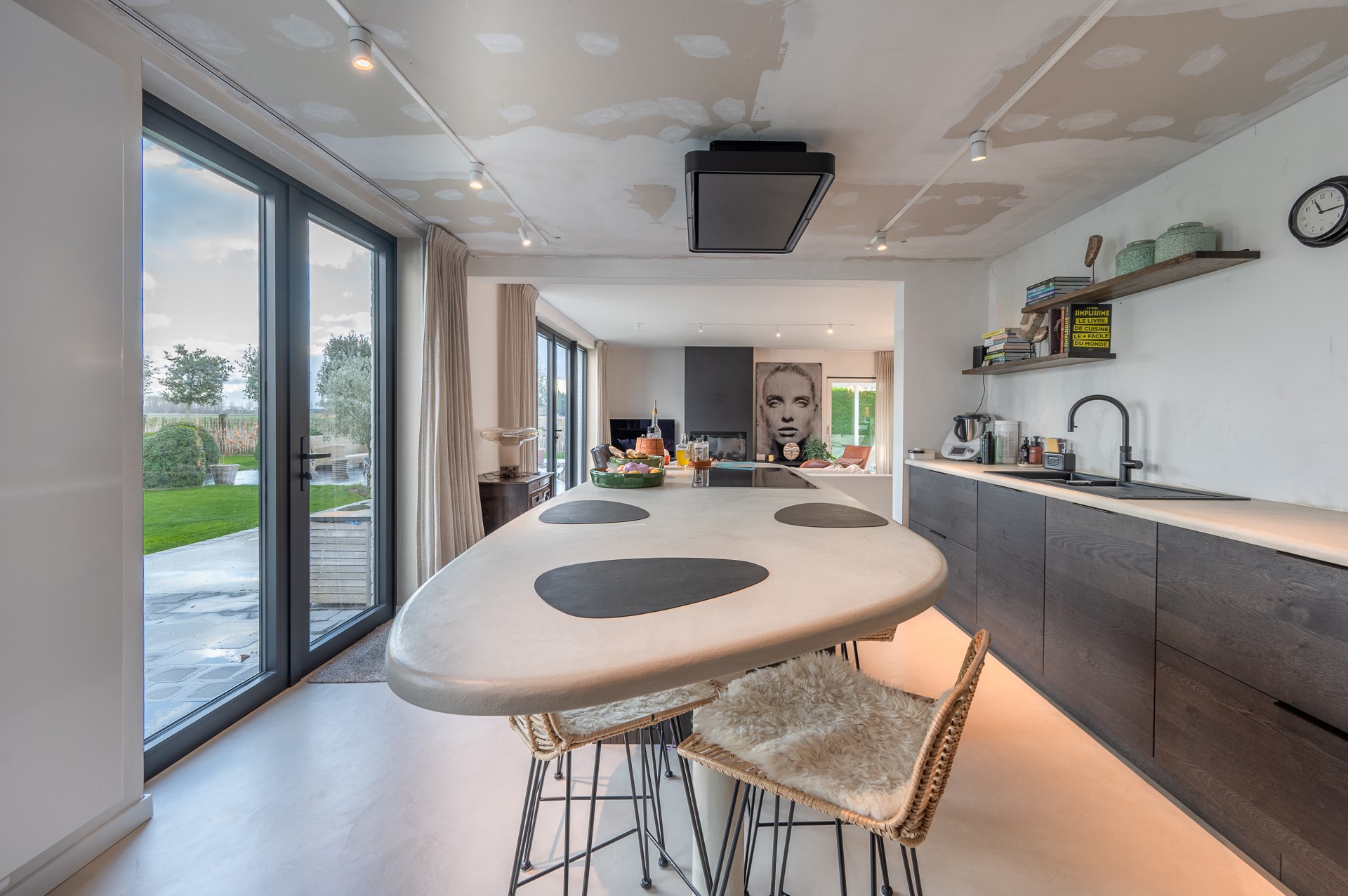 Propriété exceptionnelle et rénovée (5 510 m² de terrain) à proximité du centre de Knokke-Heist et bénéficiant d'une vue exceptionnelle sur les polders de Knokke. 