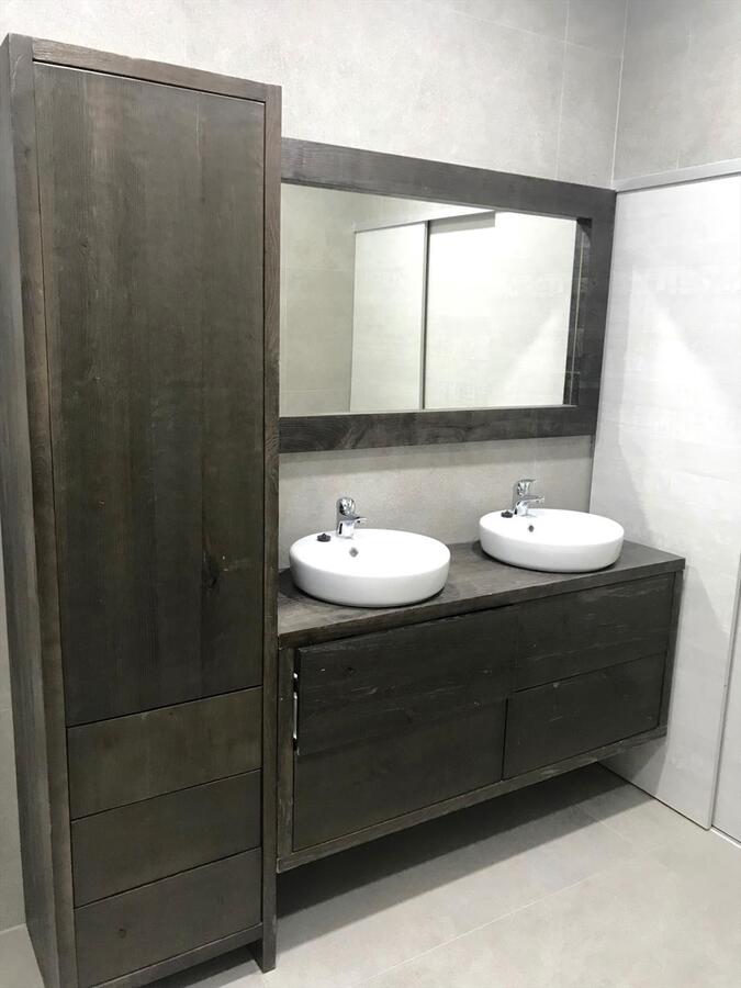 COMPLEET GERENOVEERD 3SLAAPKAMER HOEK-APPARTEMENT 