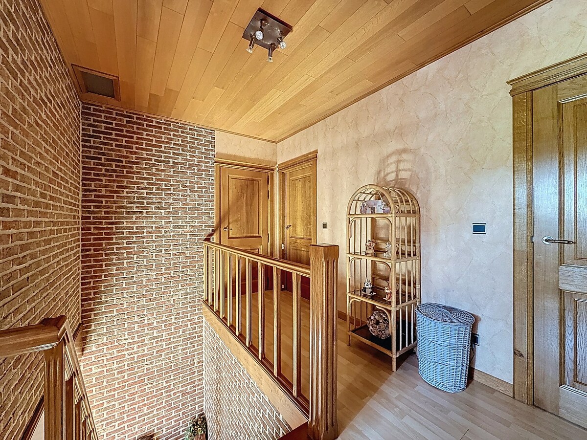 Ruime HOB met veel opslagruimte/garage te Zwalm 