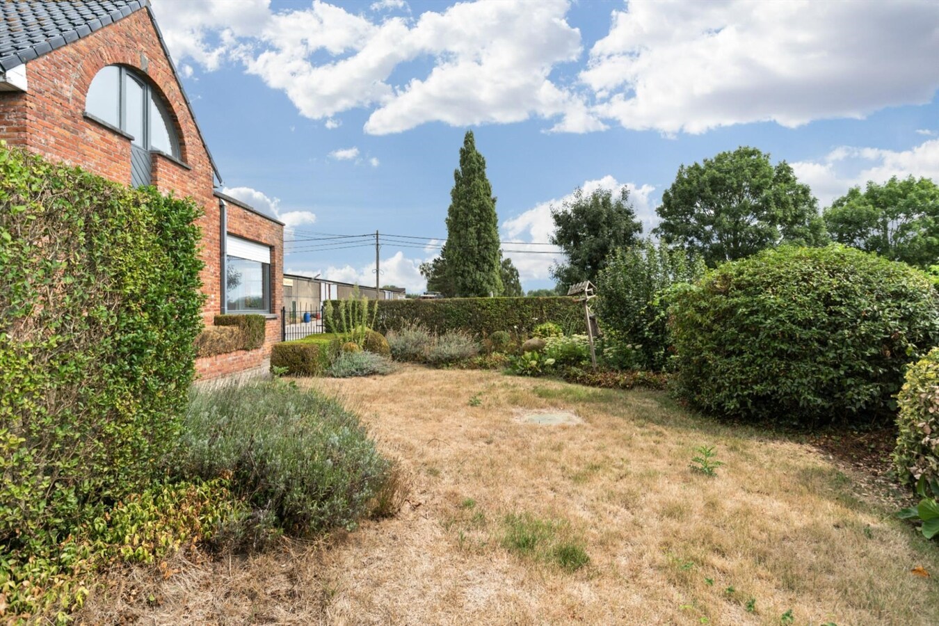 Ruime karakterwoning op groot perceel van 953m² 