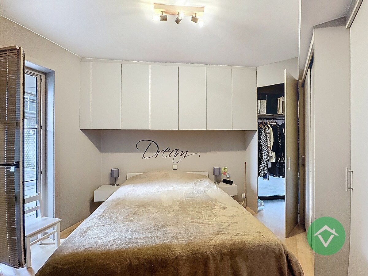 Volledig gerenoveerd handelspand met woonst en garage te Koekelare 