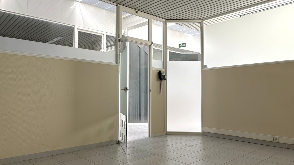 Kantoren en opslagruimte te huur in Nazareth