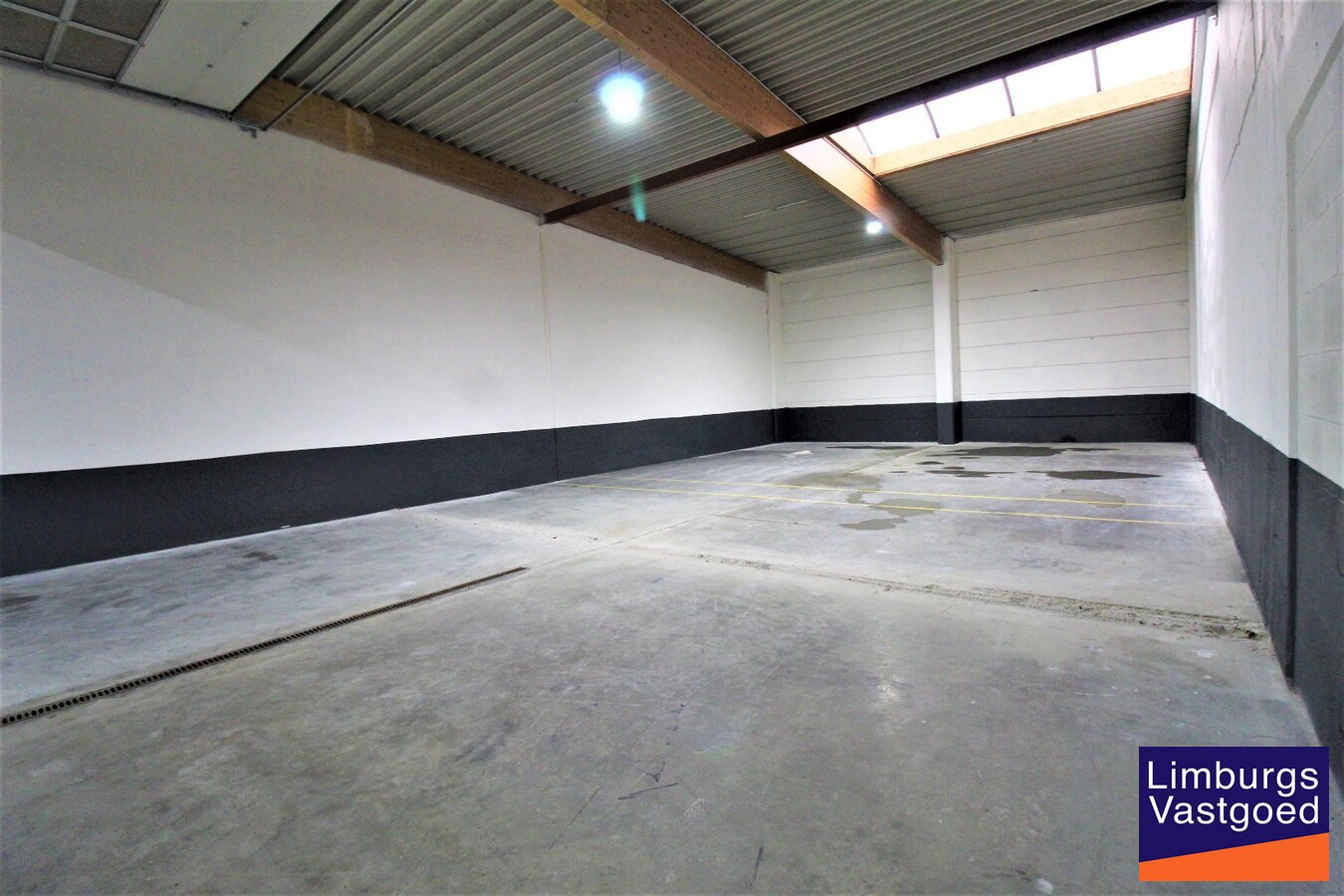 METIO - KMO UNIT 107 - 59,47 m² - sectionaal poort - nabij E-313 