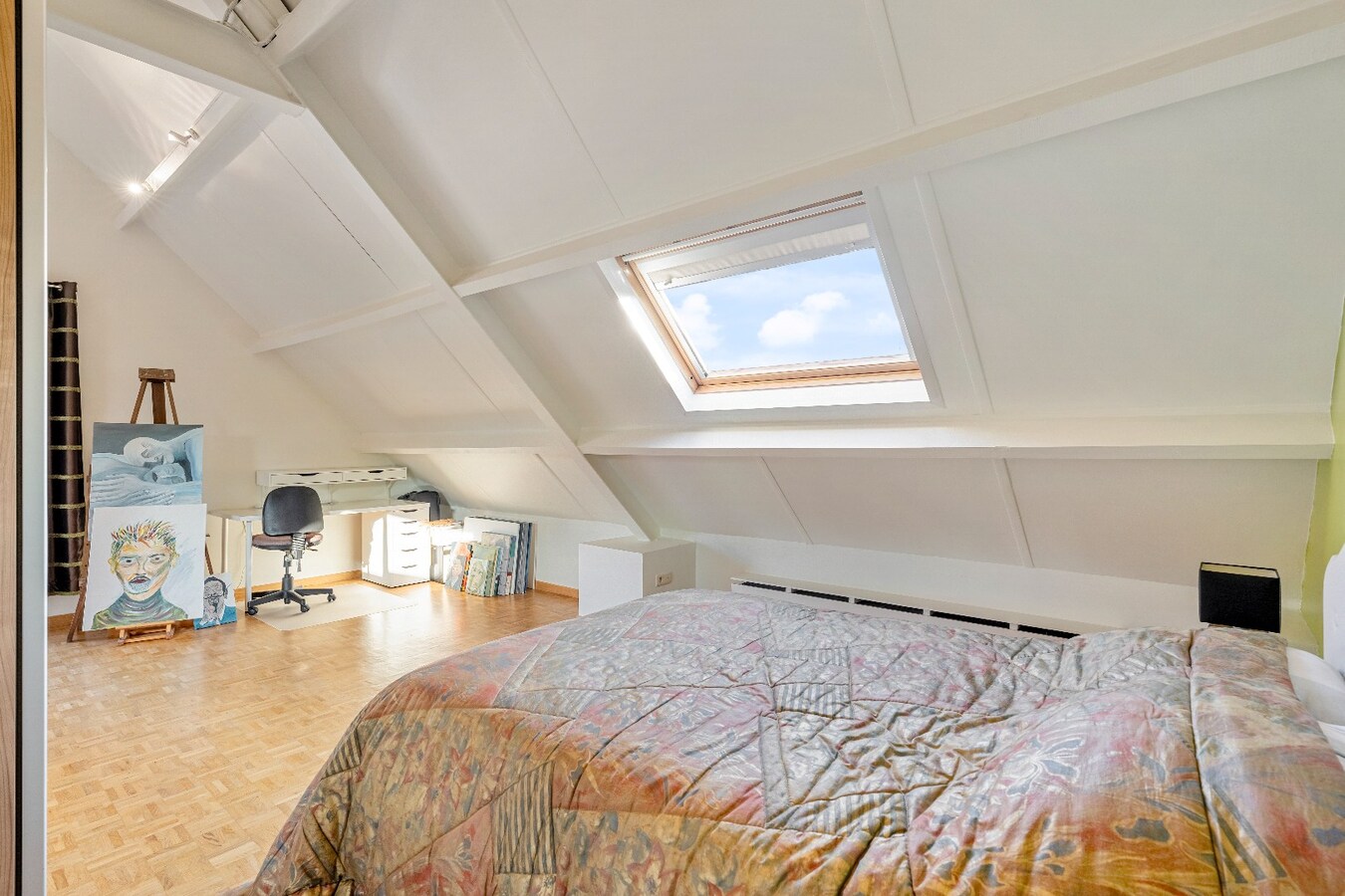 Duurzame, veelzijdige woning met karakter, energiezuinig comfort én prachtige tuin, op toplocatie. 