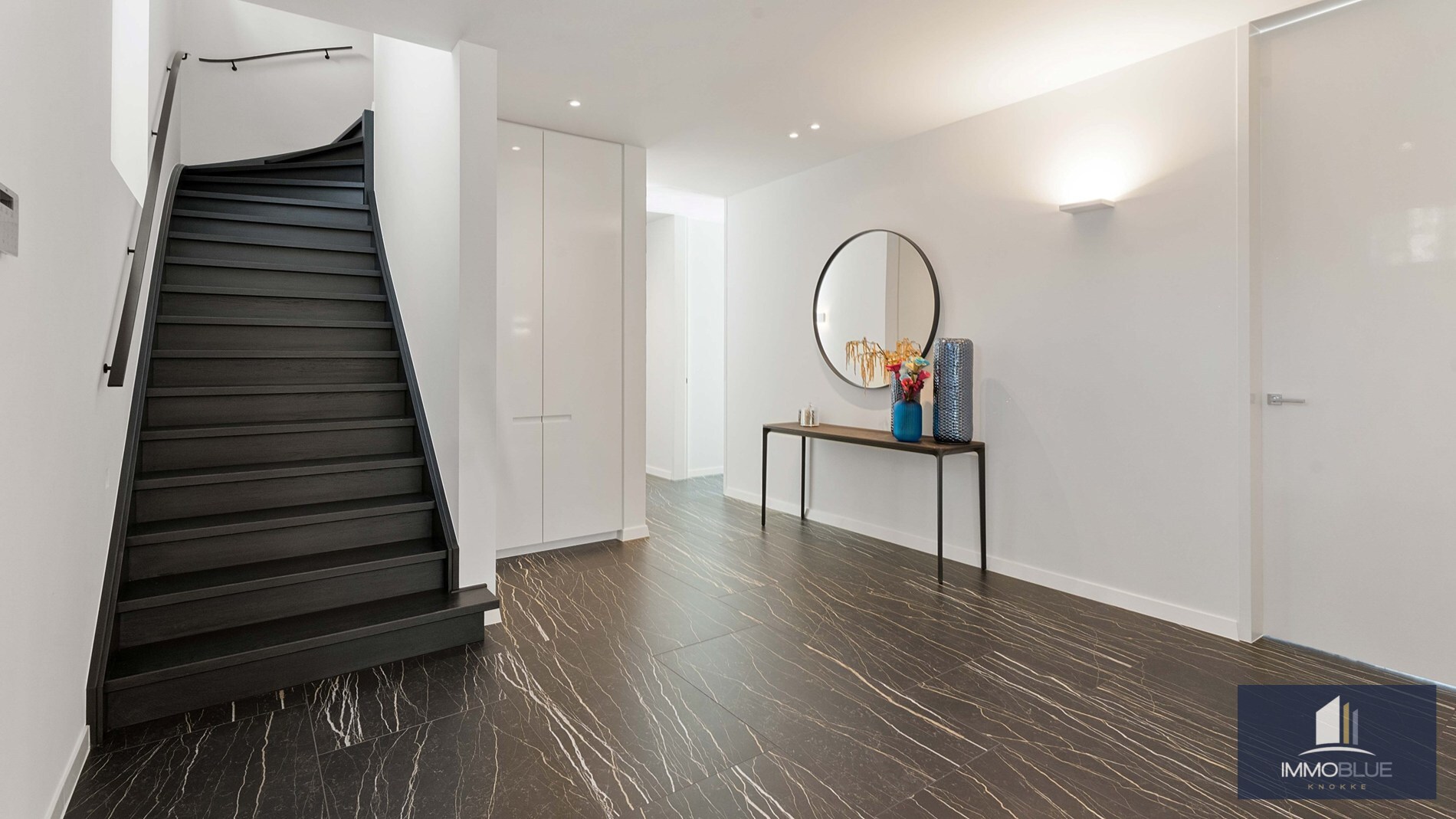 Exclusieve villa gelegen in een rustige, residentiële wijk . 