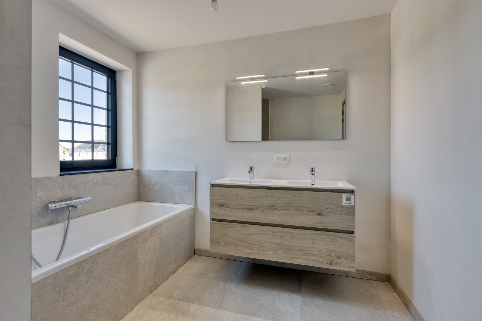 Nieuwbouw-woning in landelijke stijl met 3 slpk op 3 a 82 ca. 
