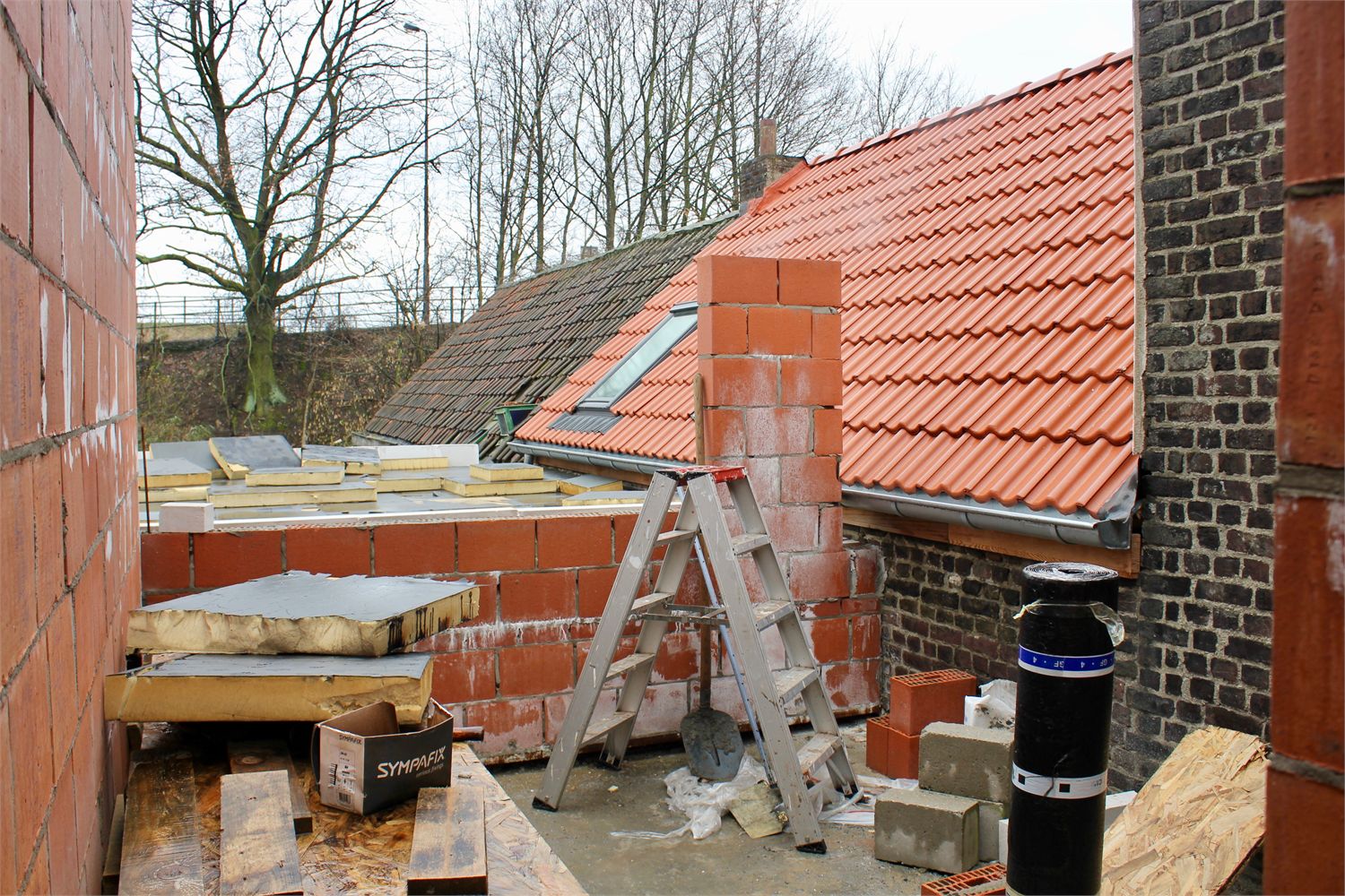 Af te werken woning op perfecte ligging 