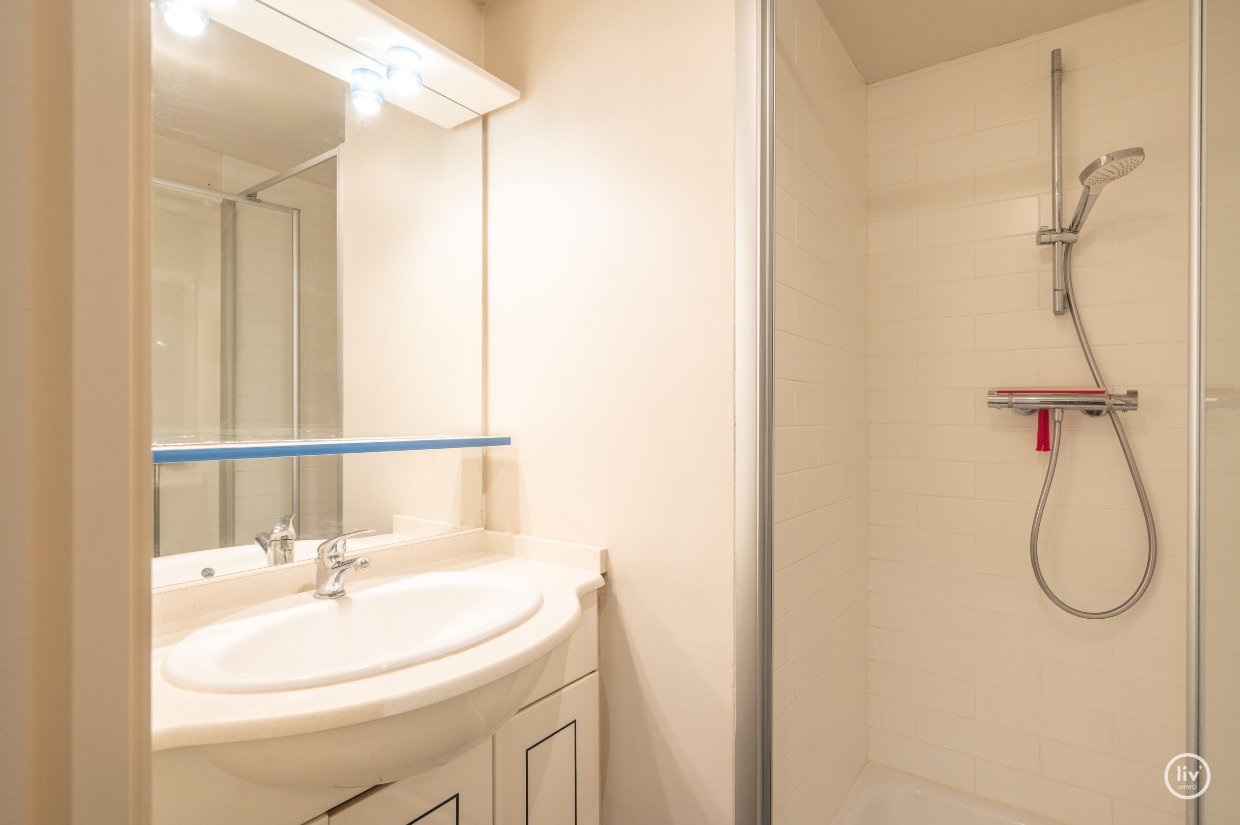 Bel appartement spacieux et récent situé au centre de l'avenue Léopold à Knokke. 