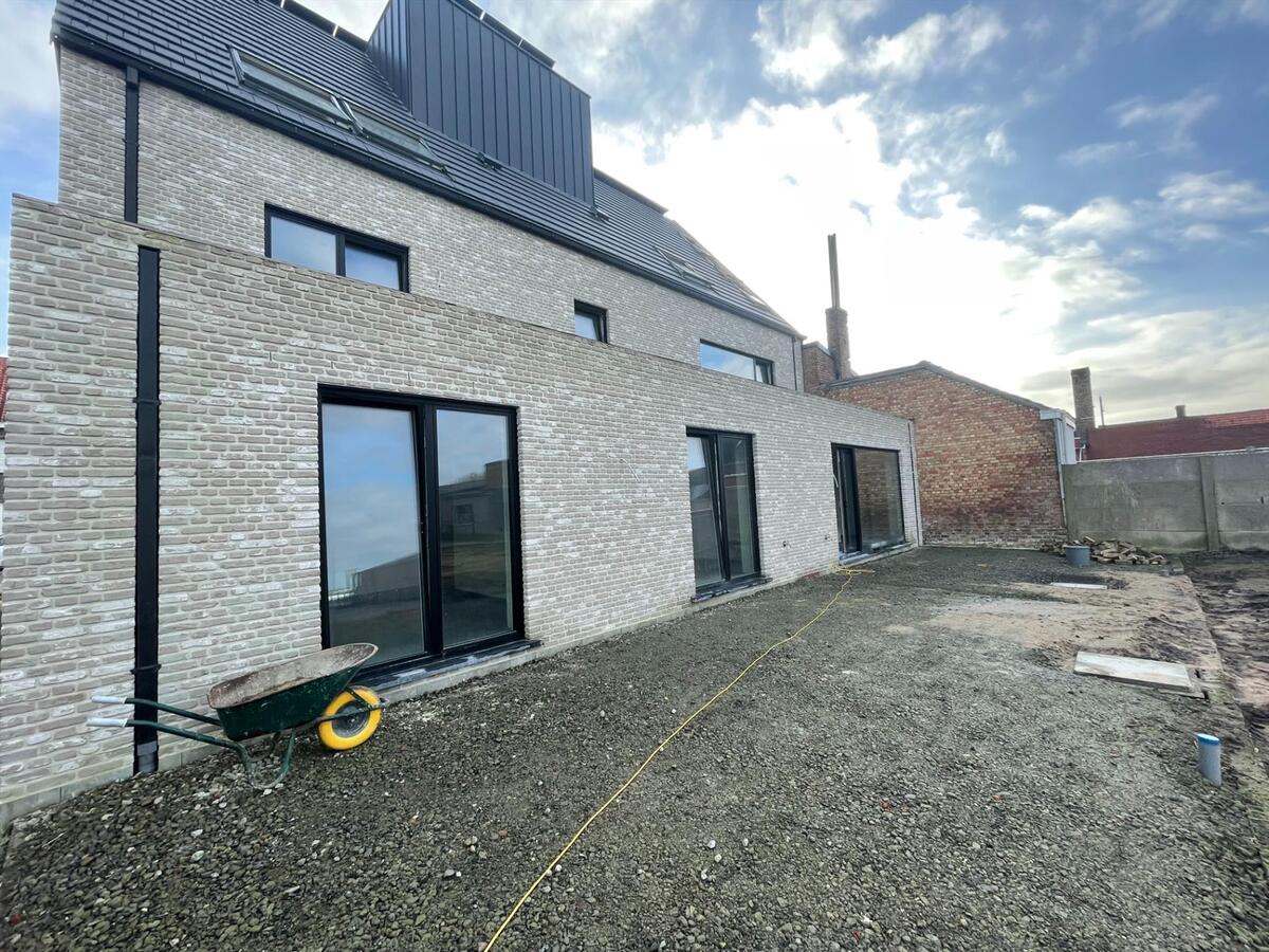 Lichtrijke nieuwbouwwoning met 5 slaapkamers te Ichtegem 