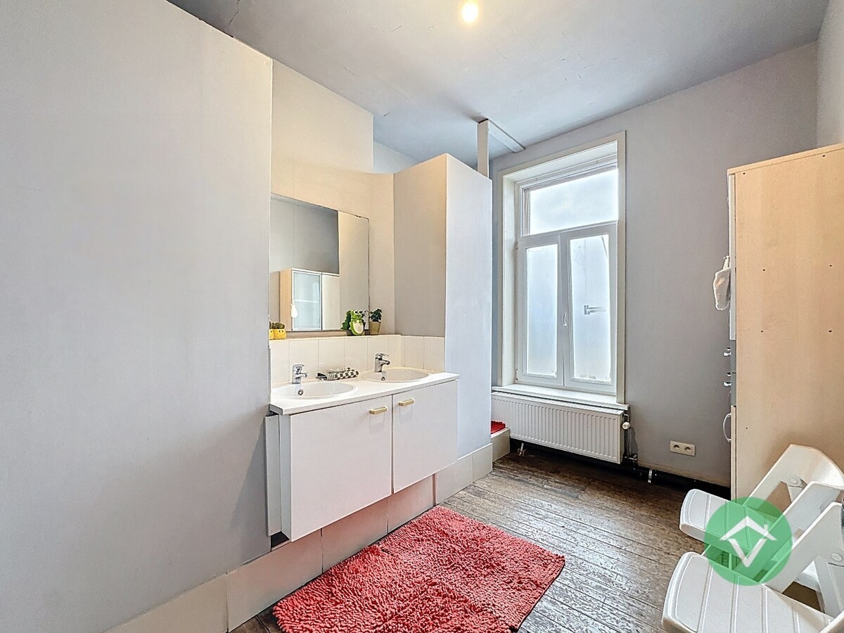 ENERGIEZUINIGE EN KARAKTERVOLLE WONING MET 4 SLAAPKAMERS OP TOPPLIGGING TE GENT 