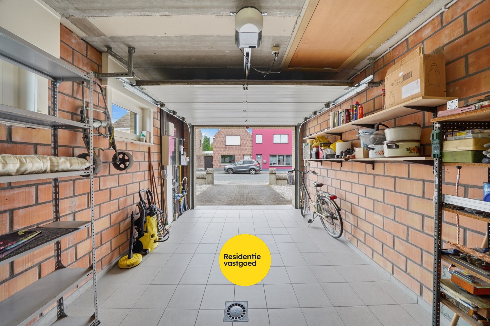 Verzorgde alleenstaande bungalow met tuin, garage en groot terras in het rustige Ettelgem 