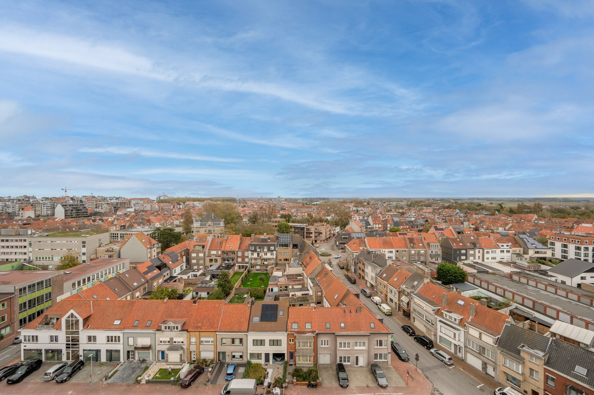 Centraal gelegen 3-kamer appartement te Res. Hoost op wandelafstand van de Zeedijk van Heist. 