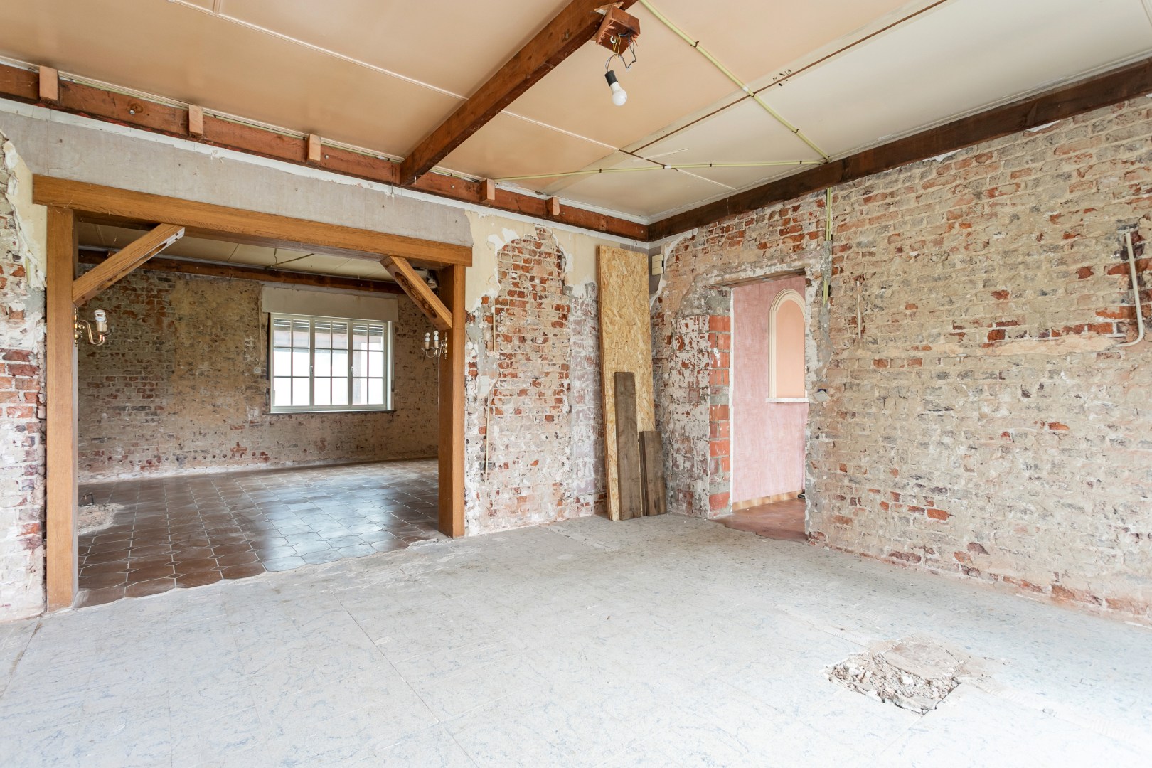 Ruime woning met veel potentieel in een groene omgeving op 39a 