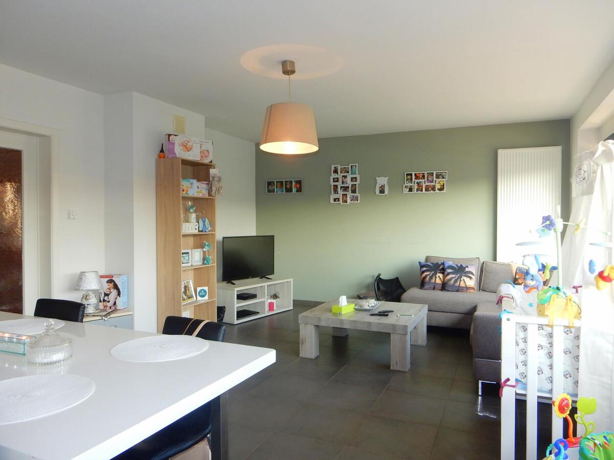 Vernieuwd appartement met 2 slaapkamers 