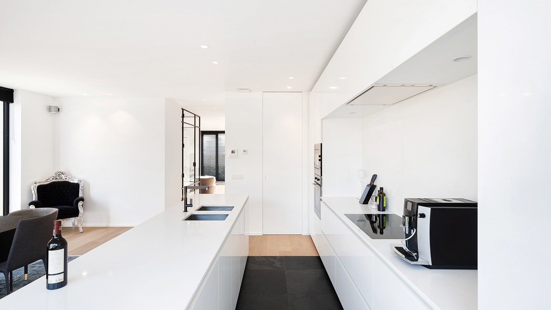 Centraal gelegen 3-gevelwoning in hedendaagse stijl – Bouwjaar 2014 