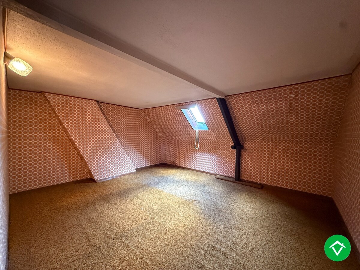 Ruime woning met 5 slaapkamers, garage en diepe tuin te Houthulst 