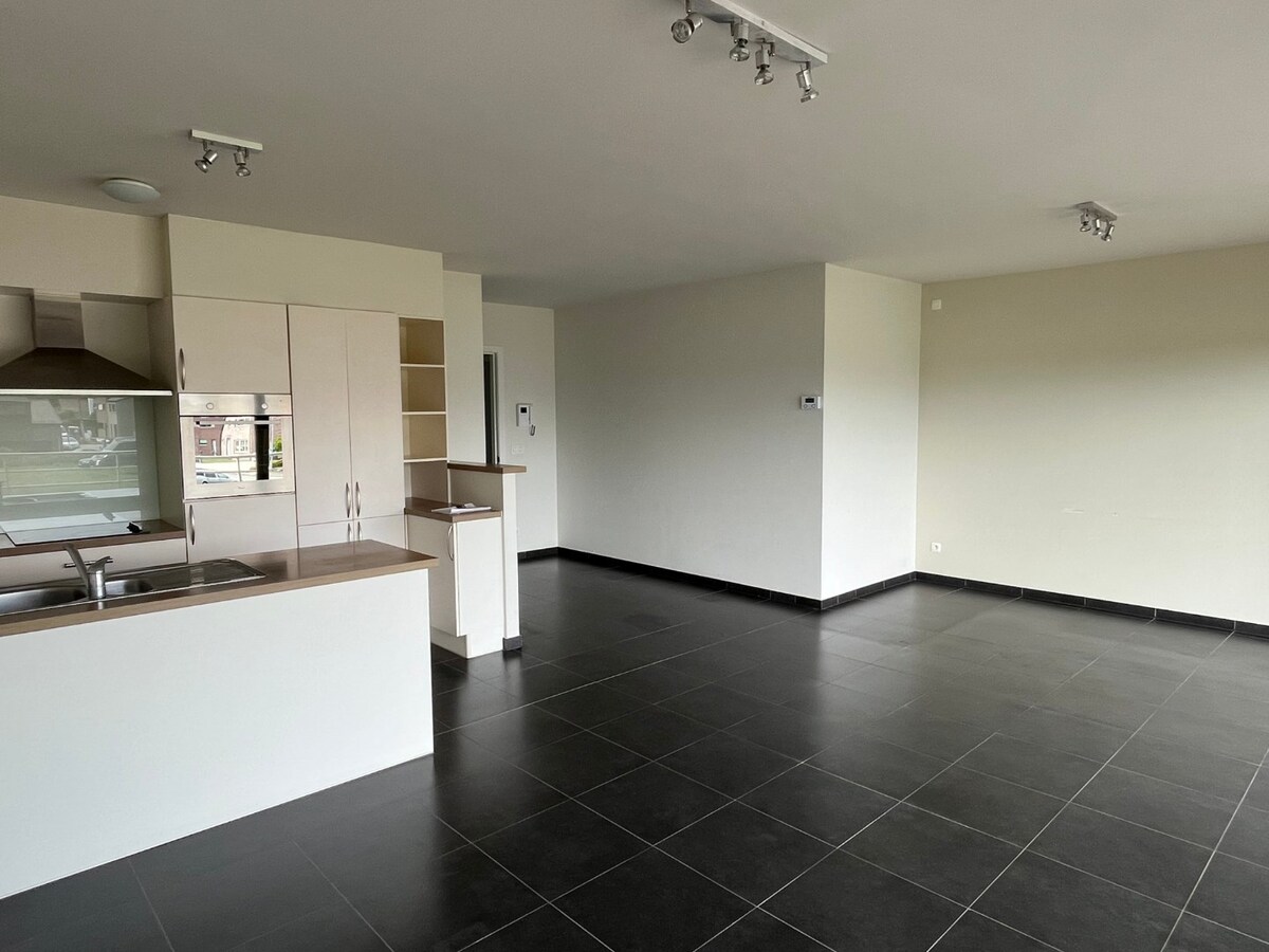 Hoogwaardig, eigentijds appartement met ondergrondse staanplaats 