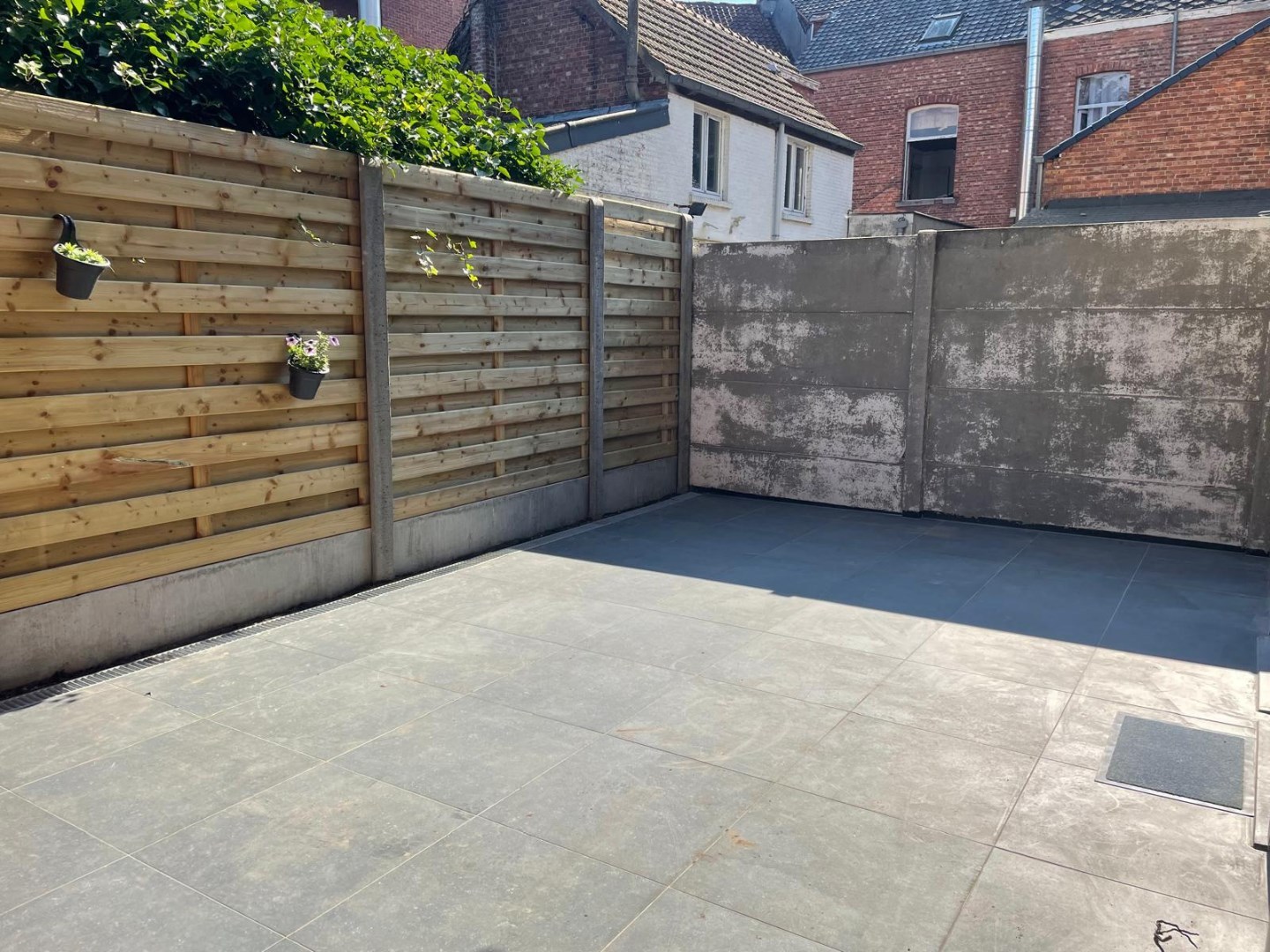 Prachtig gelijkvloers appartement met 3 slaapkamers en terras, midden in het centrum! 