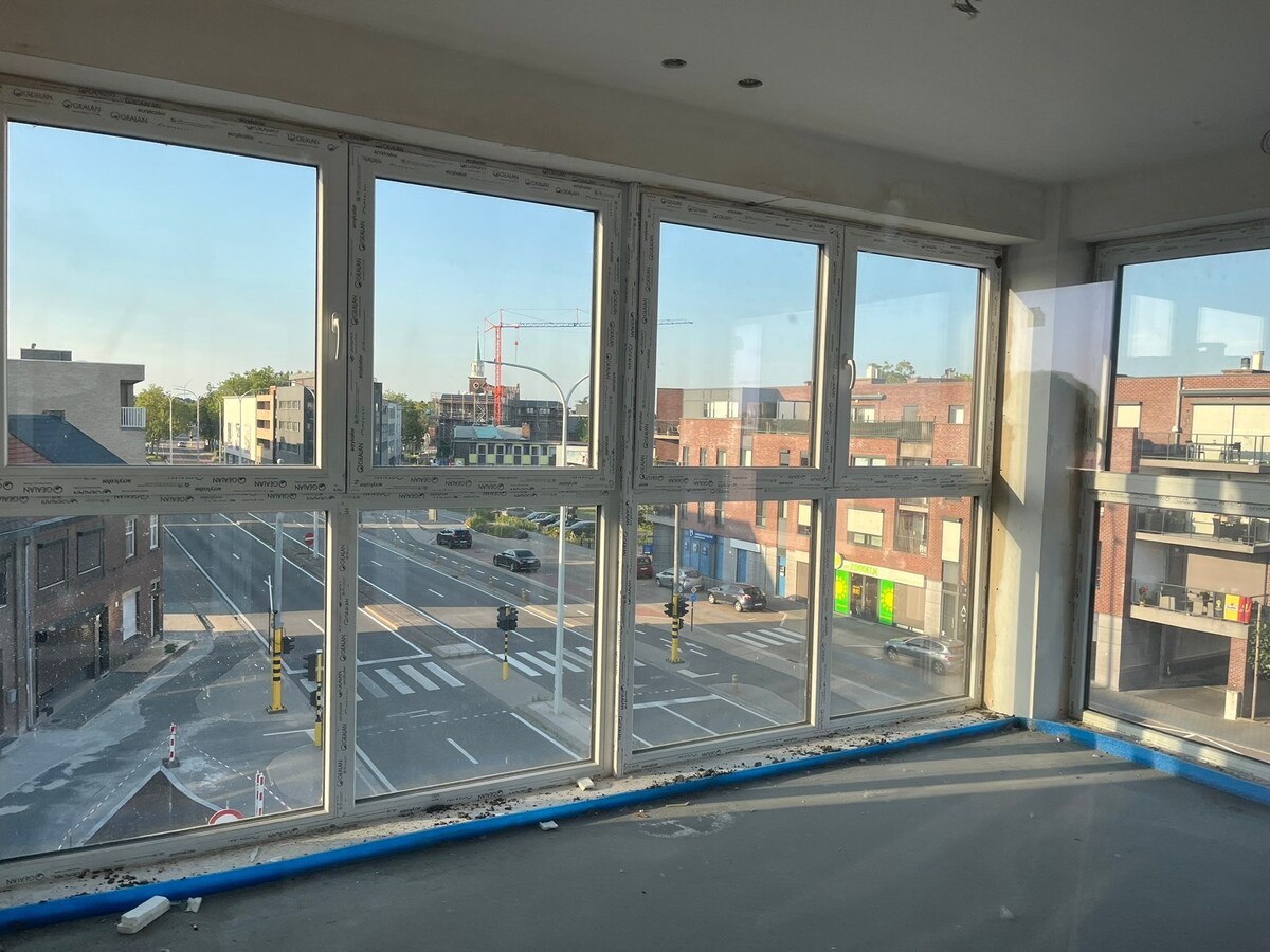 Casco+ appartement. Uniek uitzicht ! 2 slaapk., 3de verdiep. Lift. Verkoop met REGISTRATIE (geen BTW) ! 