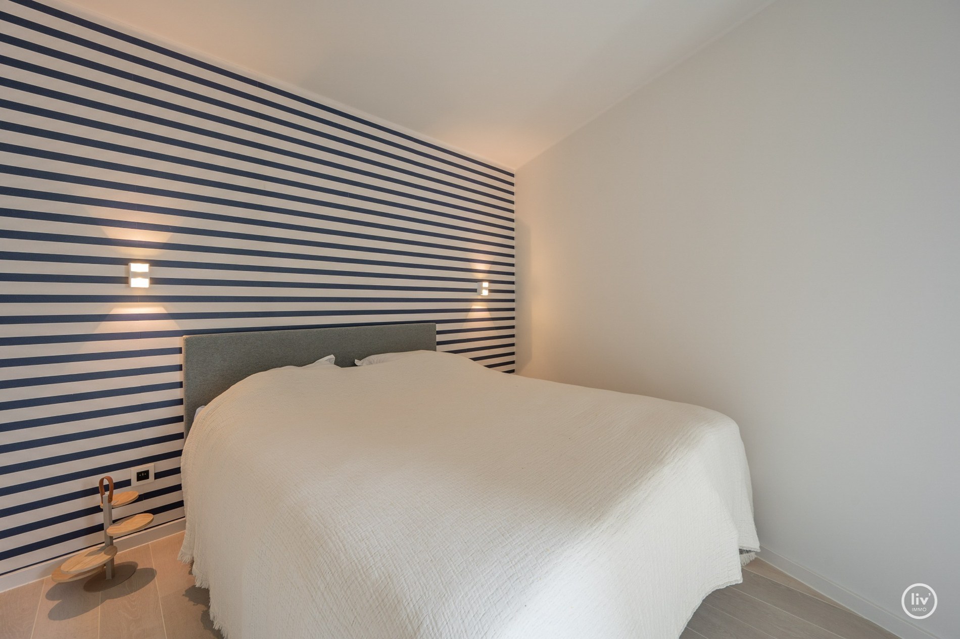 Appartement spacieux et prêt à emménager avec 3 chambres, très bien situé à proximité des commerces de l'avenue Dumortier et de l'a 