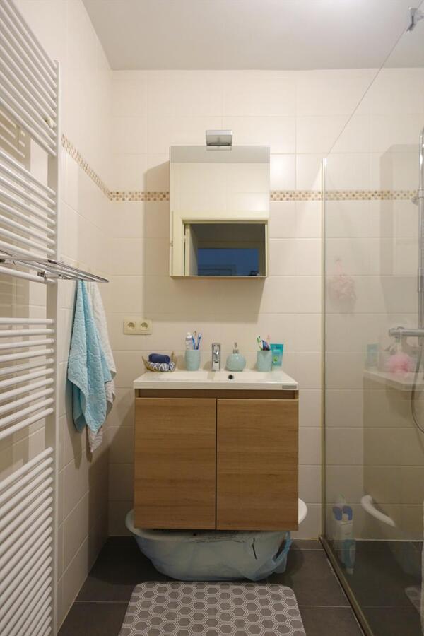 Vernieuwd appartement met 2 slaapkamers 