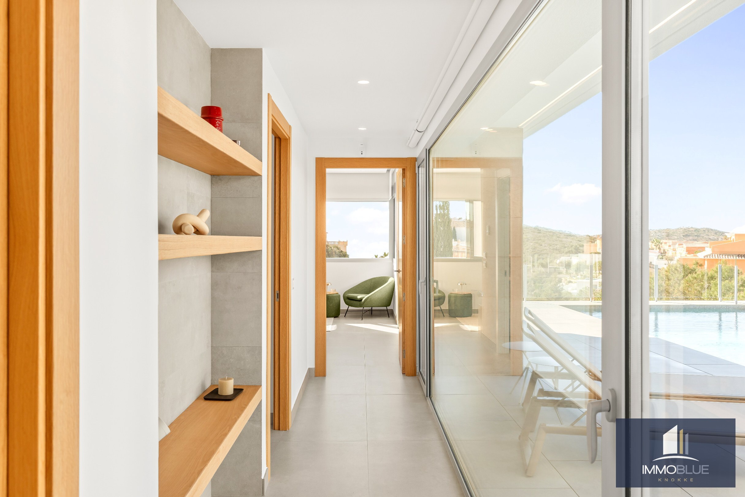 Open en praktisch wonen in mediterrane omgeving. 