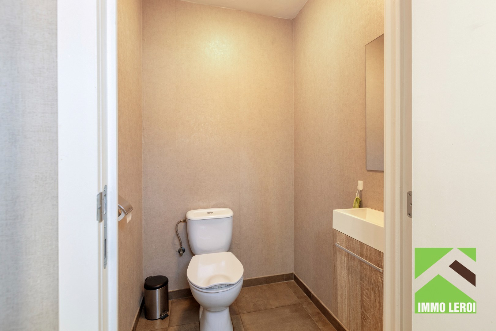 Apart toilet