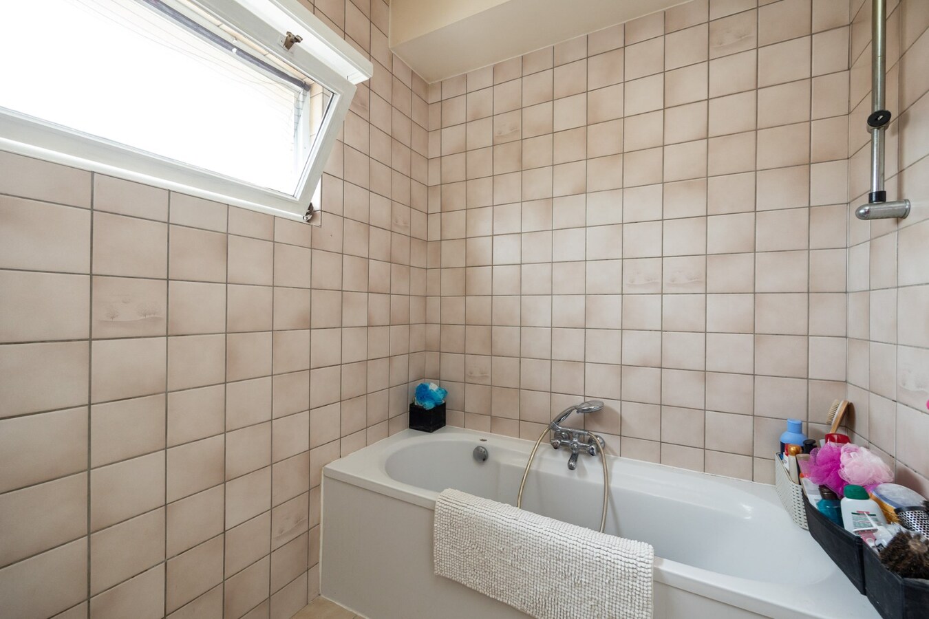 Volledig gerenoveerd dakappartement in centrum Sint-Antonius 