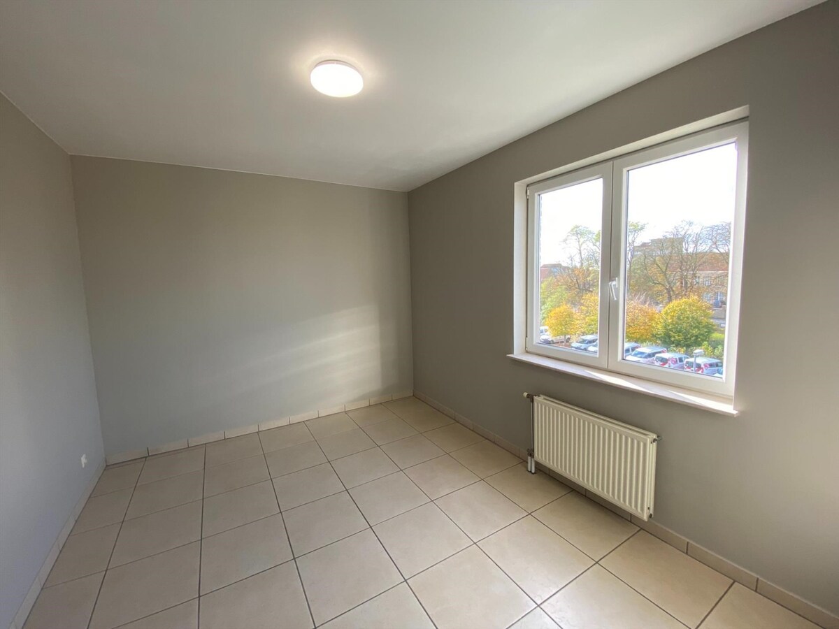 Goed onderhouden appartement met 2 slaapkamers en 2 terrassen 