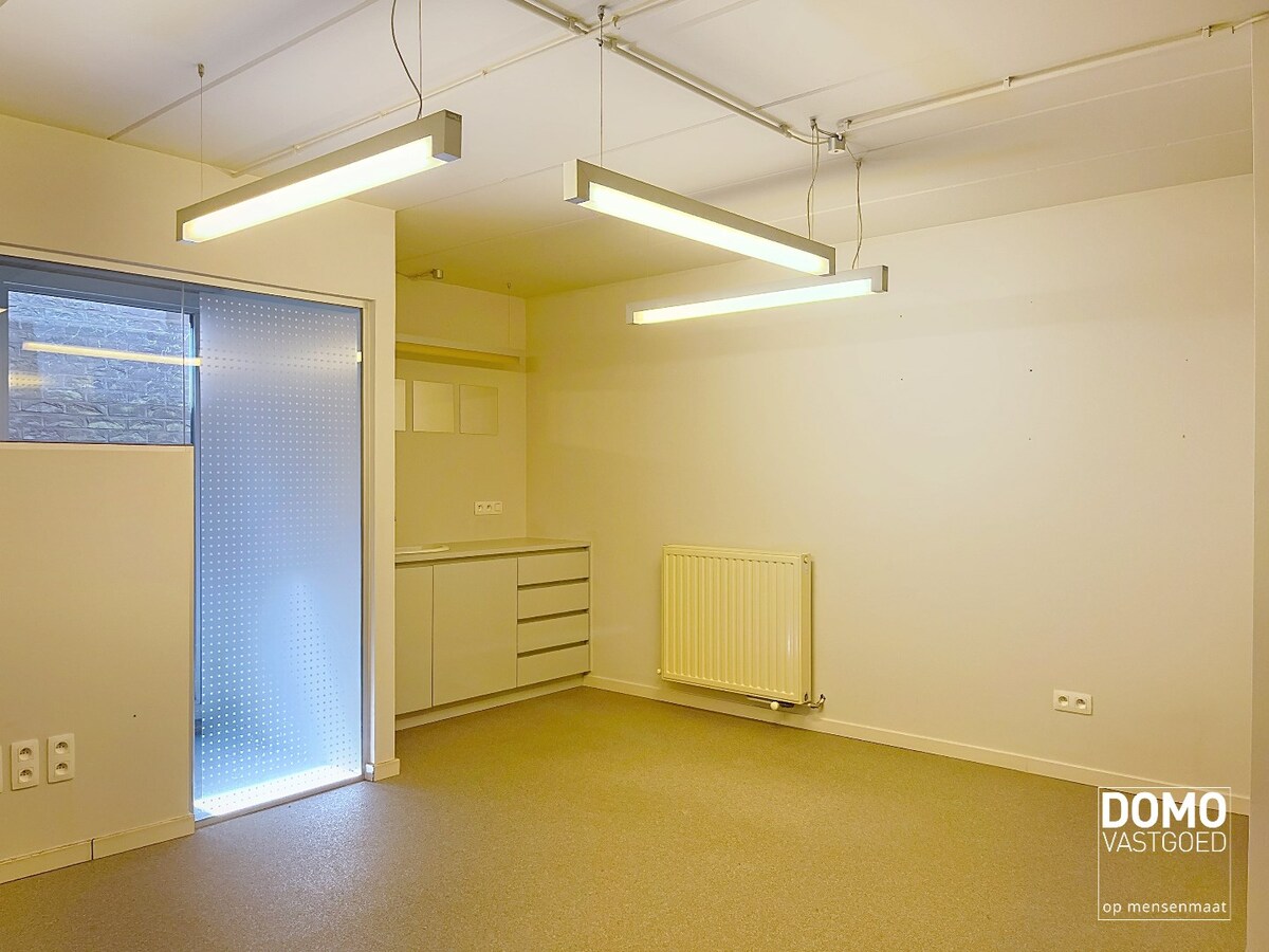 MODERNE PRAKTIJKRUIMTE/KANTOORRUIMTE TE HUUR IN KERMT 