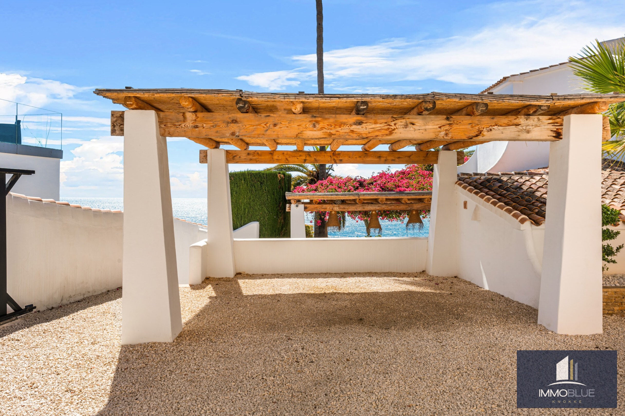 Villa méditerranéenne moderne avec vue mer spectaculaire 