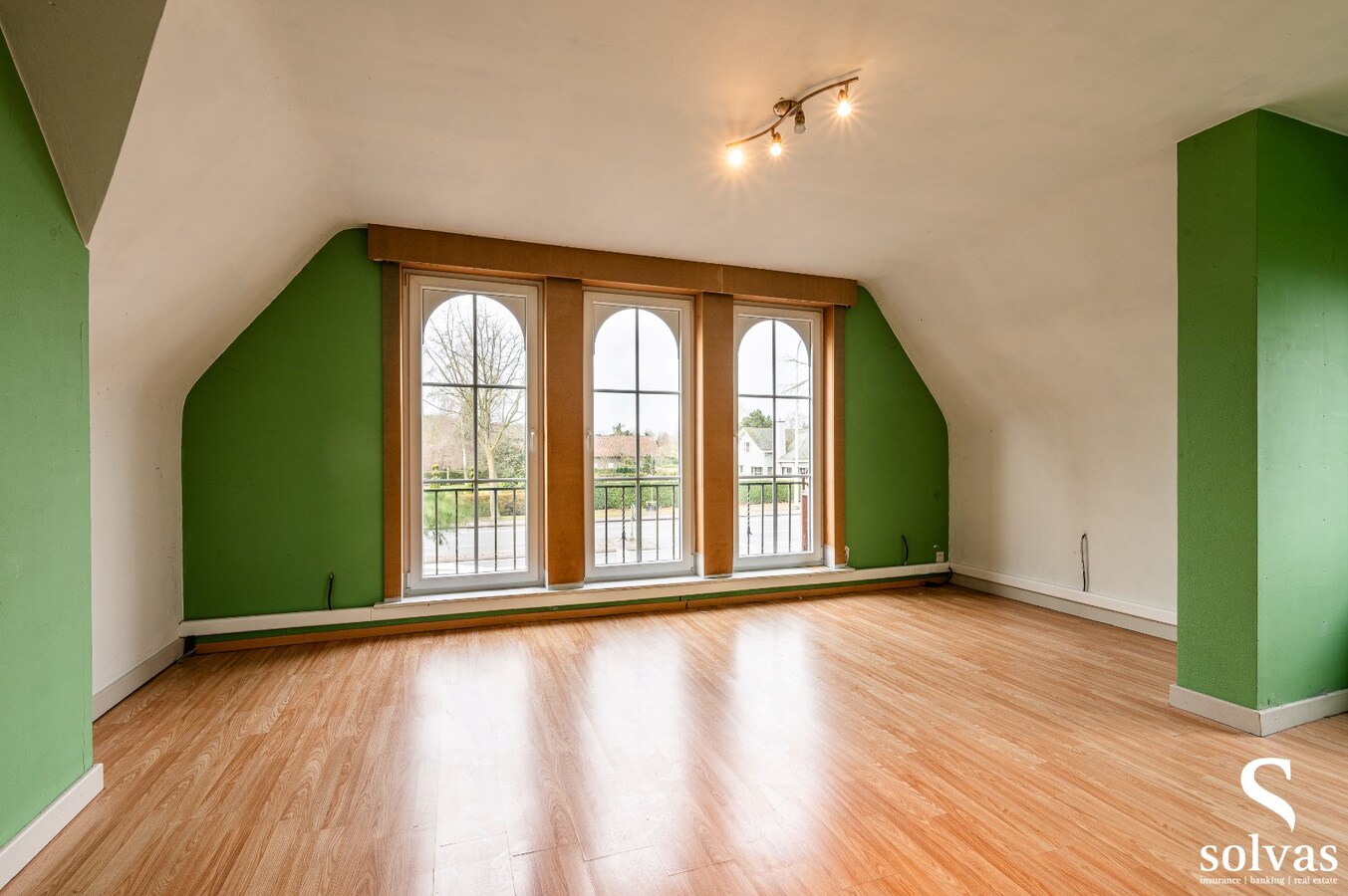 Handelswoning aan de N9 te Lovendegem! 