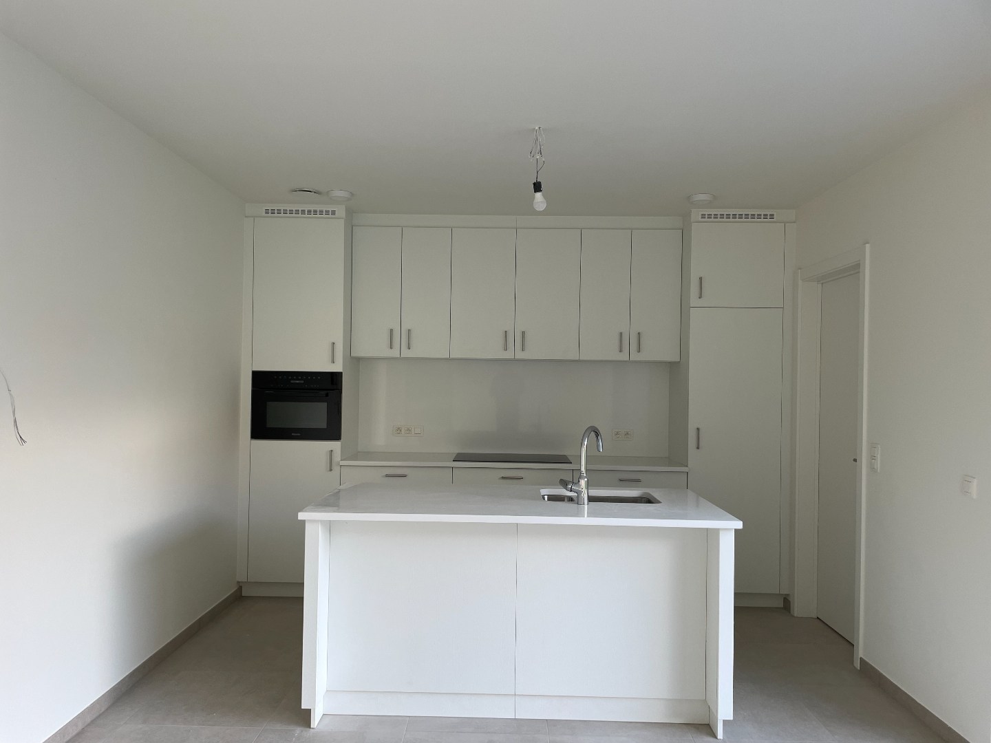 Nieuwbouwwoning met 3 slaapkamers inpandige garage , terras en tuin 