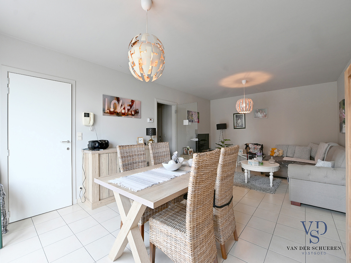 Tijdloos, ruim 1-slpk-appartement mét garagebox te centrum Gavere 