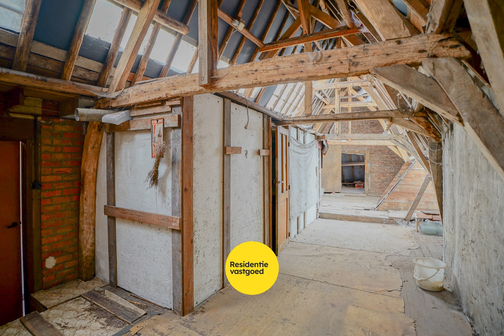 Karaktervolle hoekwoning op topligging in hartje Brugge 