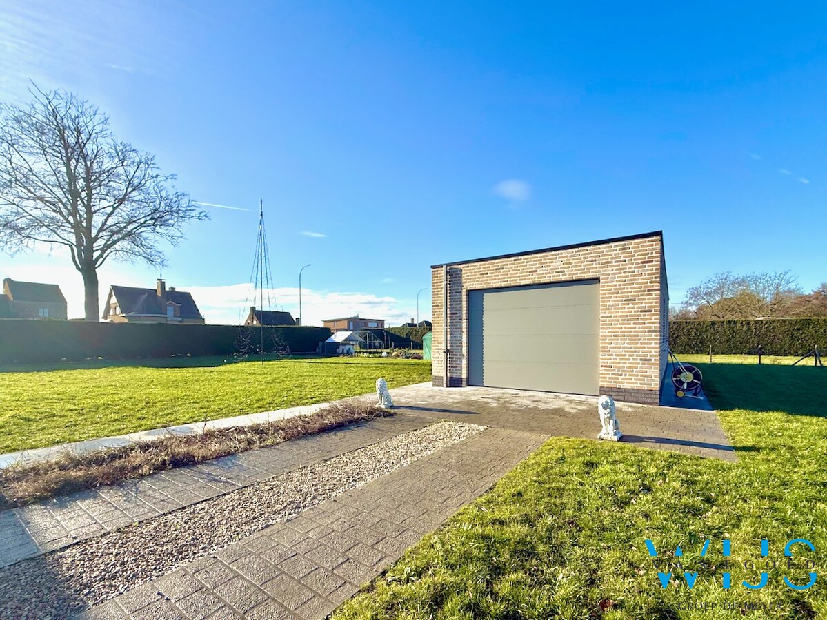 Volledig gerenoveerd woonhuis op 4.734 m² te Maldegem ! 