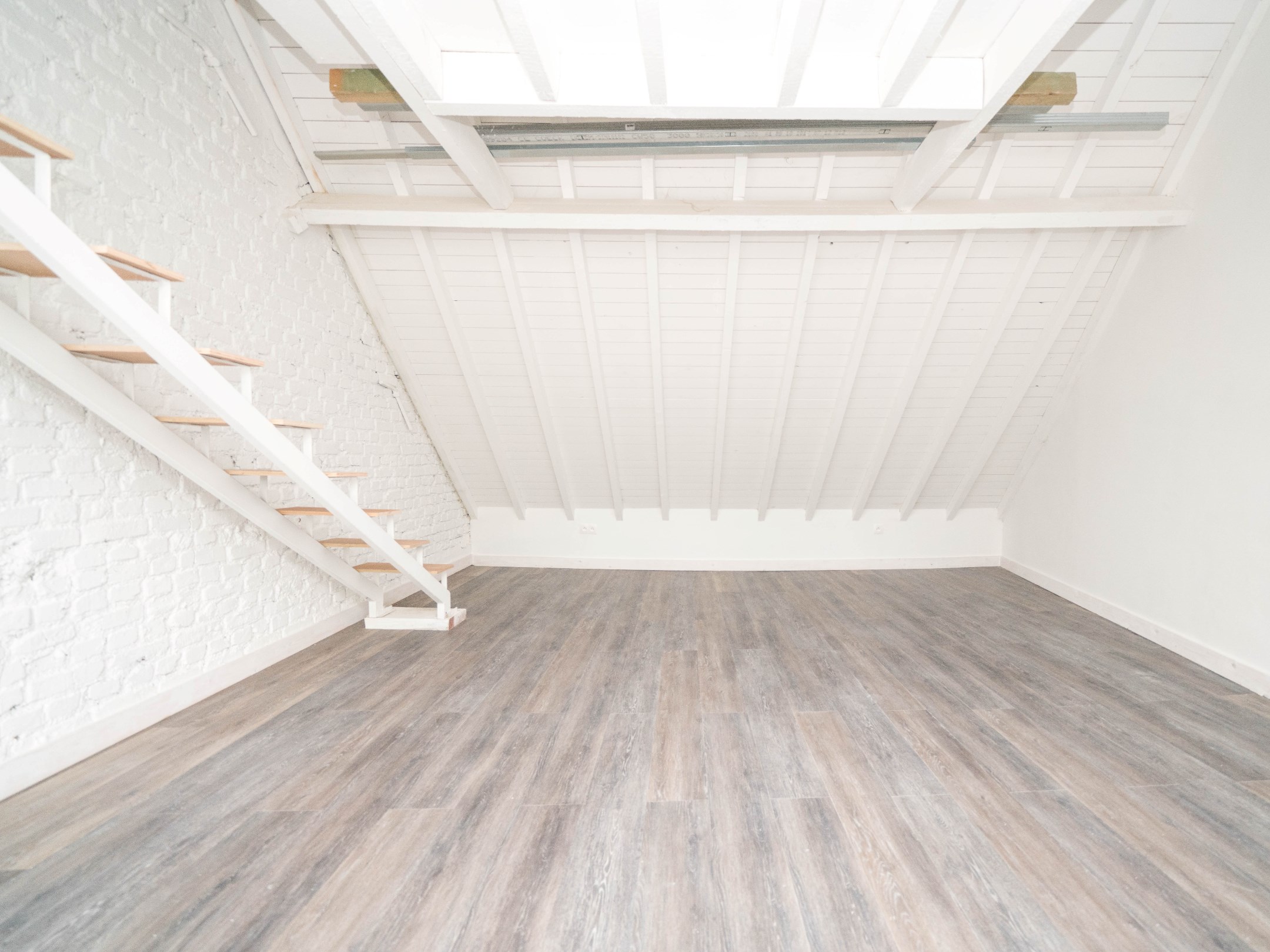 Gerenoveerde woning met 4 kamers, garage en stadstuintje 