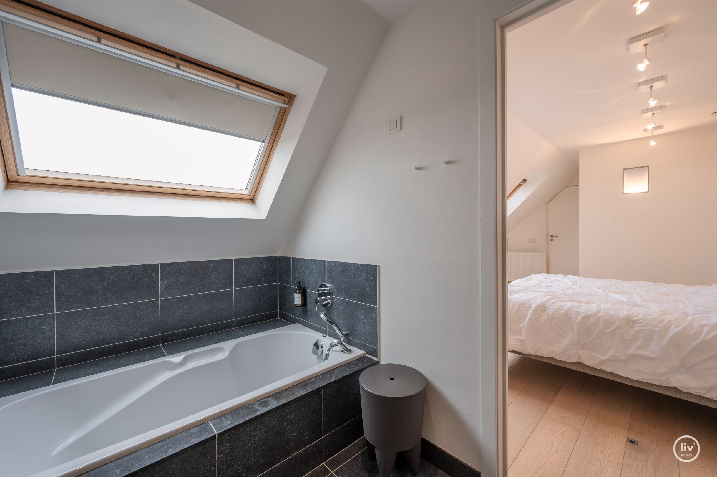 Zuidgericht en tevens instapklaar 4-slaapkamer appartement (159m2!) voorzien van 2 ruime terrassen met mogelijkheid tot aankoop van een XL-garagebox. 