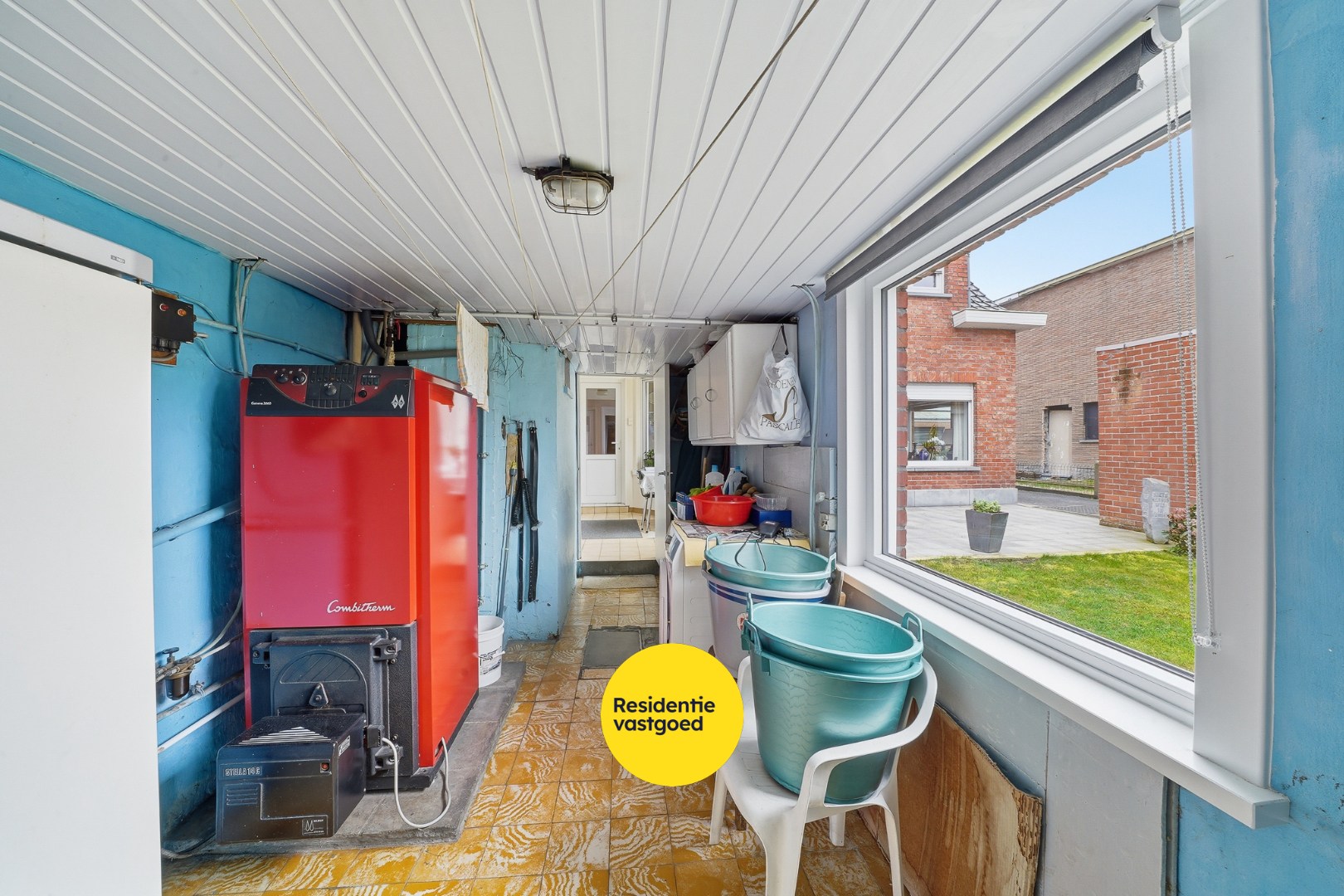 Halfopen woning met 4 slaapkamers, garage en ruime oprit op 429 m² in Oudenburg 