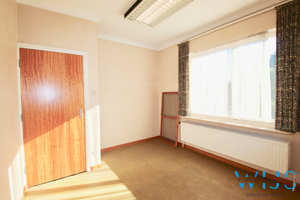 Te renoveren gezinswoning op een zonnig perceel van 1184m² te Wachtebeke ! 