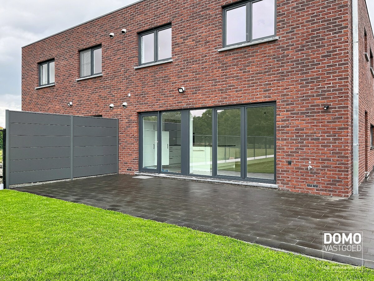PRACHTIGE WONING MET 3 SLAAPKAMERS EN TUIN 