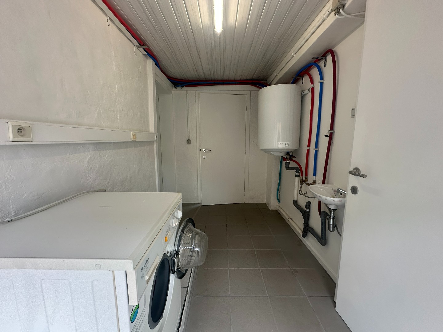 Gezellige gerenoveerde woning met 3 slpk, carport en tuintje, rustige ligging te Torhout 