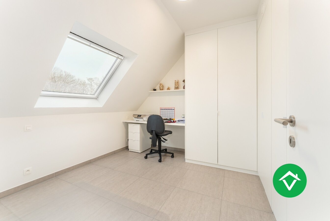 Instapklaar appartement met 2 slaapkamers en volledig ingerichte zolder te Koekelare 