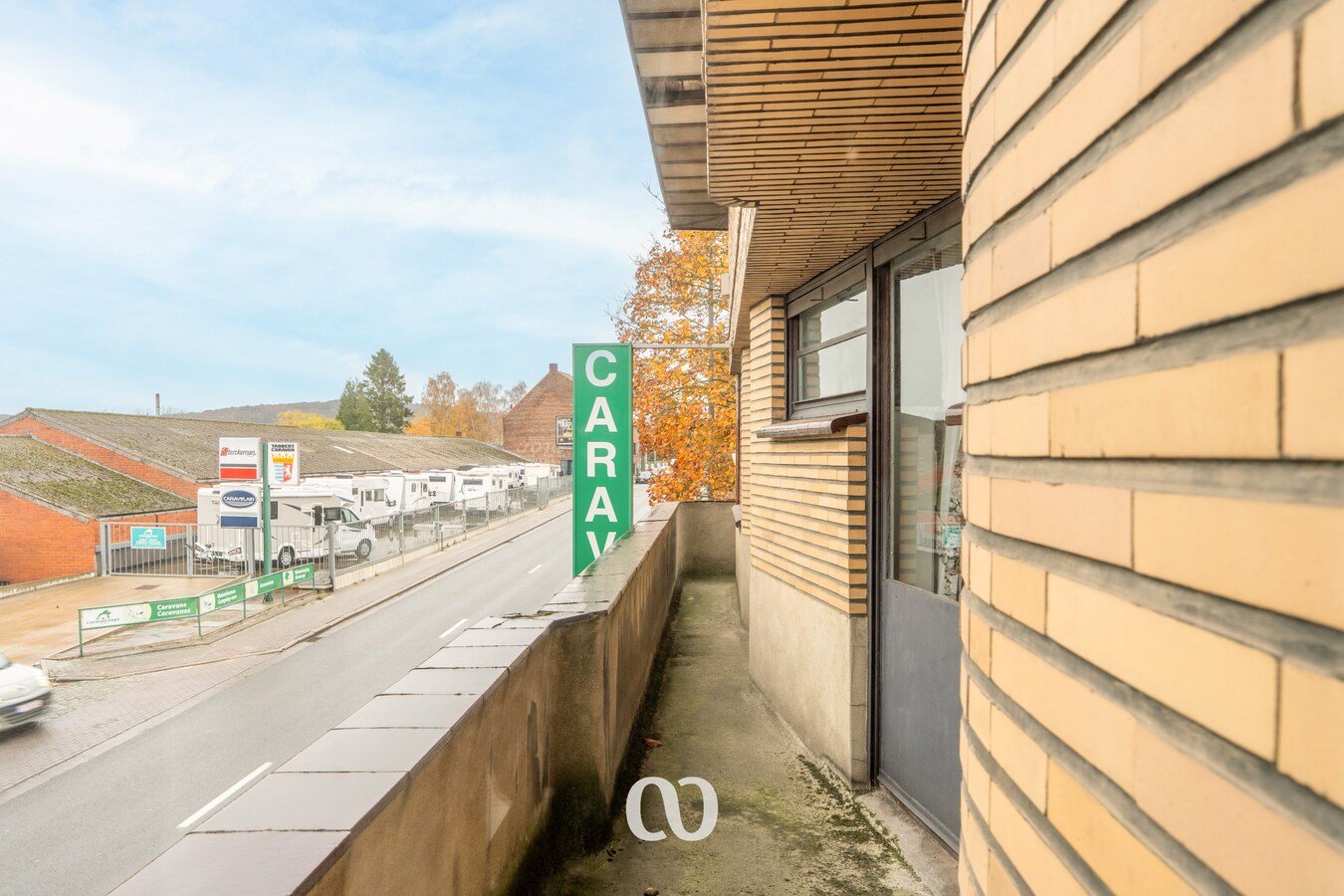 Zeer grote karaktervolle woning in art-deco stijl met tal van mogelijkheden 